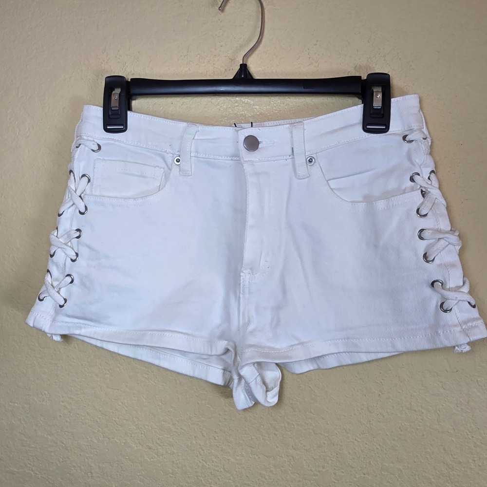 Fashion Nova Tie You Up White Lace Up Side Denim Shorts hot pants Size S NWT